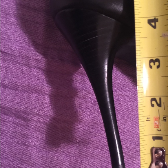 9.5M healed booties w/open toe. - Picture 8 of 8